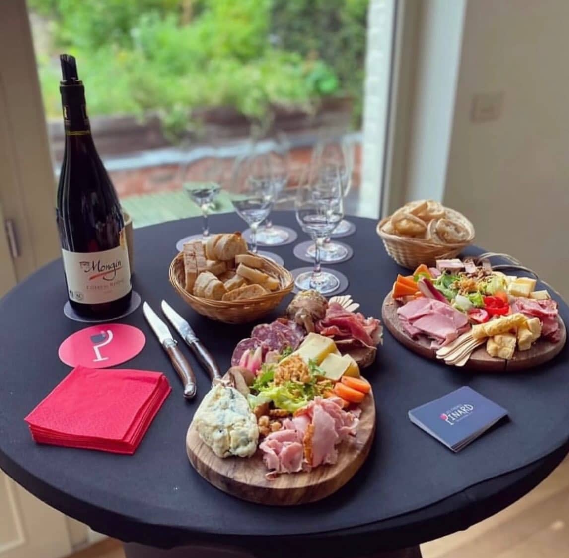 Buffet apéro dînatoire et bar à vin mobile à Lille